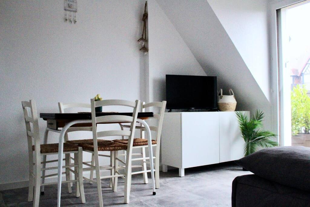 Cabourg, Appartement T2 Acces Direct Mer Экстерьер фото